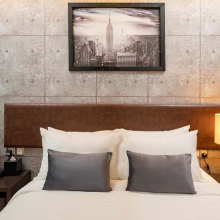 Centrestage Petaling Jaya By Perfect Host Hotel Exterior photo A bedroom at the hotel