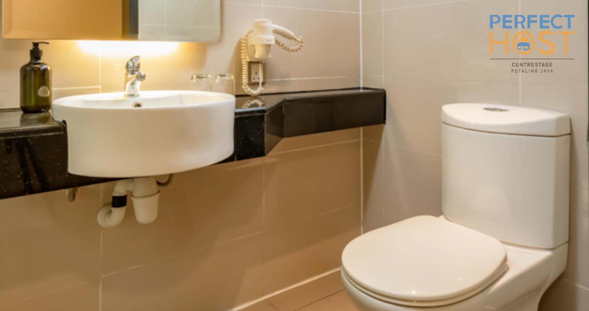 Centrestage Petaling Jaya By Perfect Host Hotel Exterior photo Bathroom