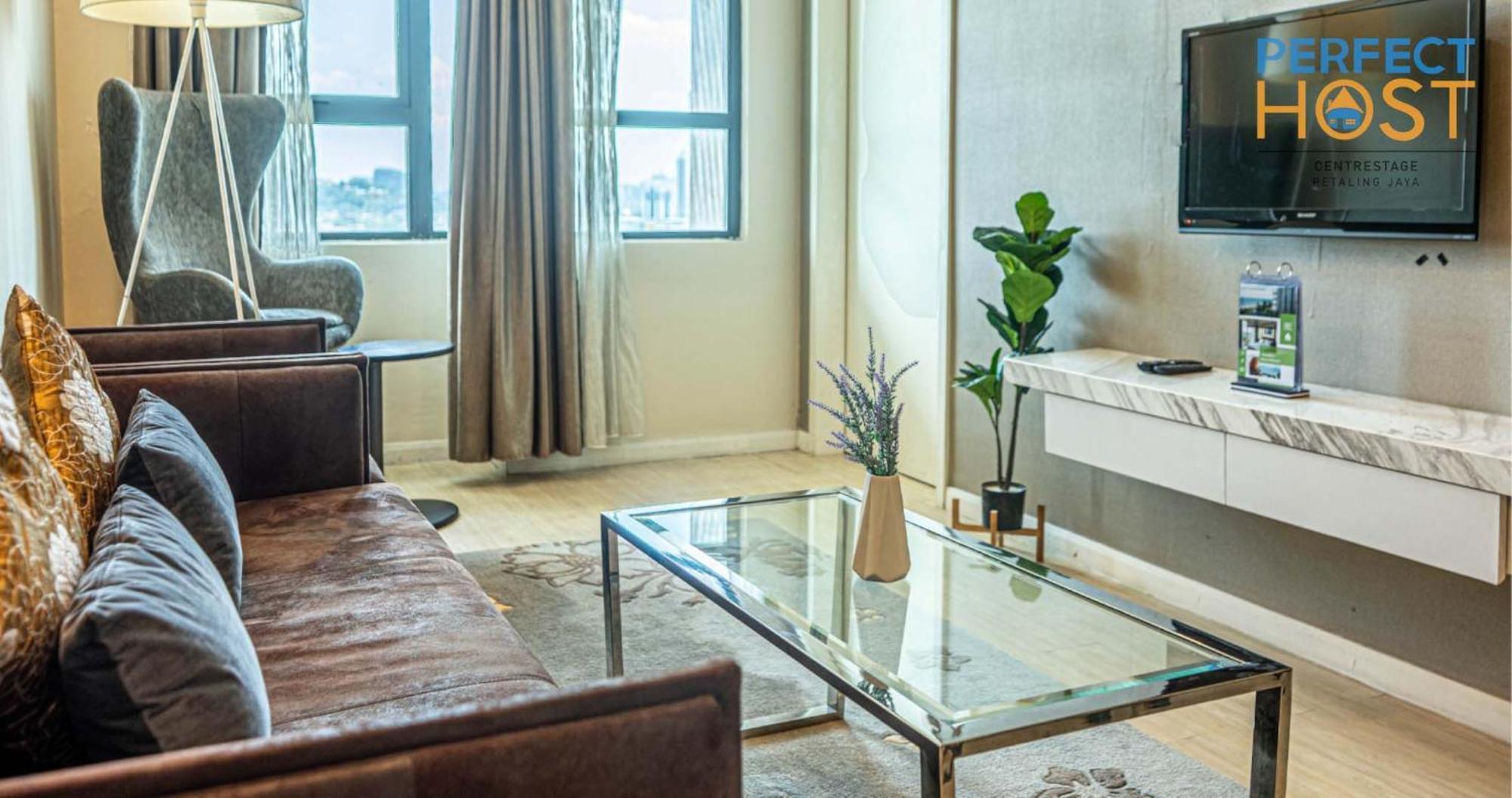 Centrestage Petaling Jaya By Perfect Host Hotel Exterior photo A living room at the hotel