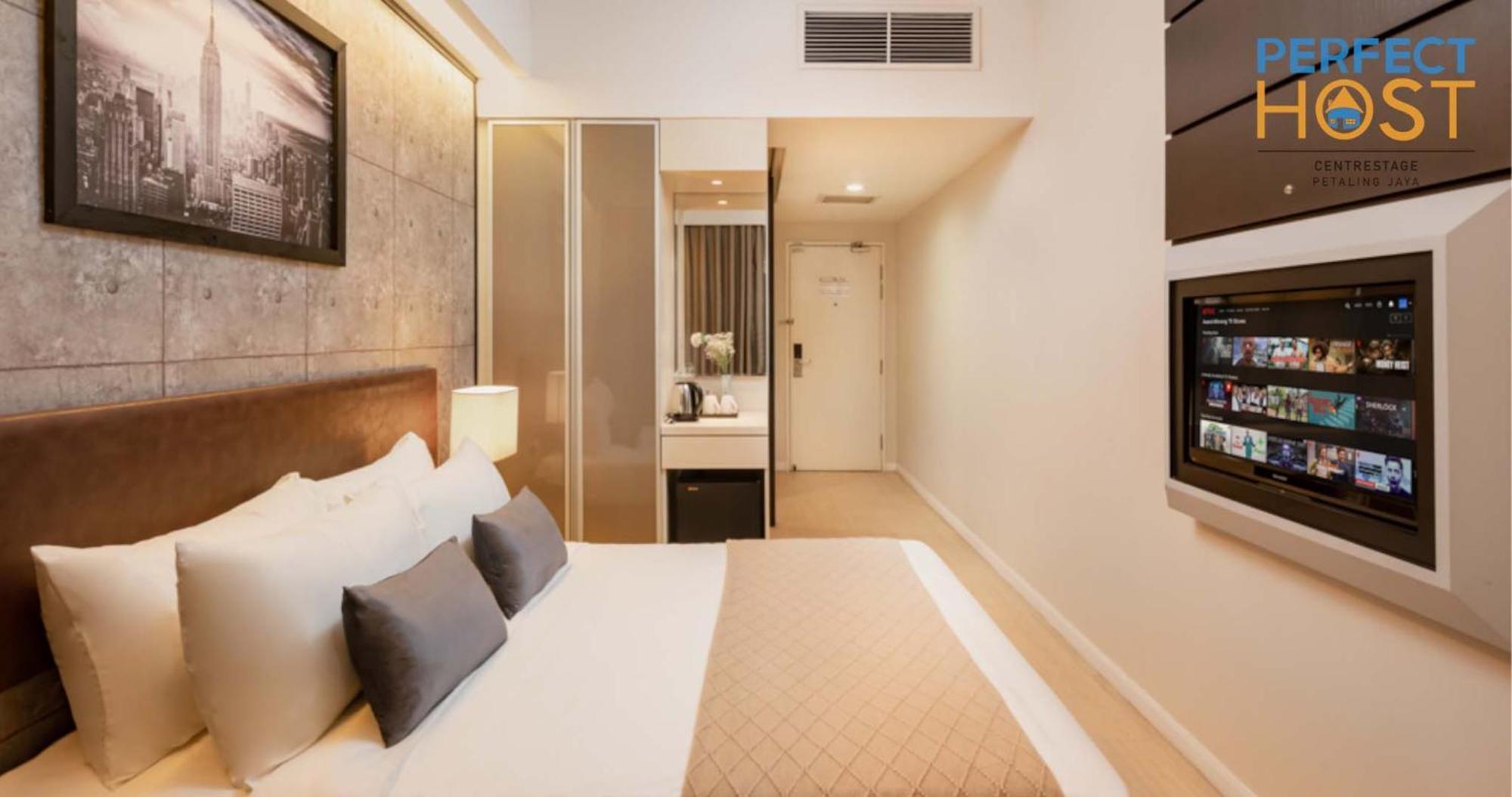 Centrestage Petaling Jaya By Perfect Host Hotel Exterior photo A room at the hotel
