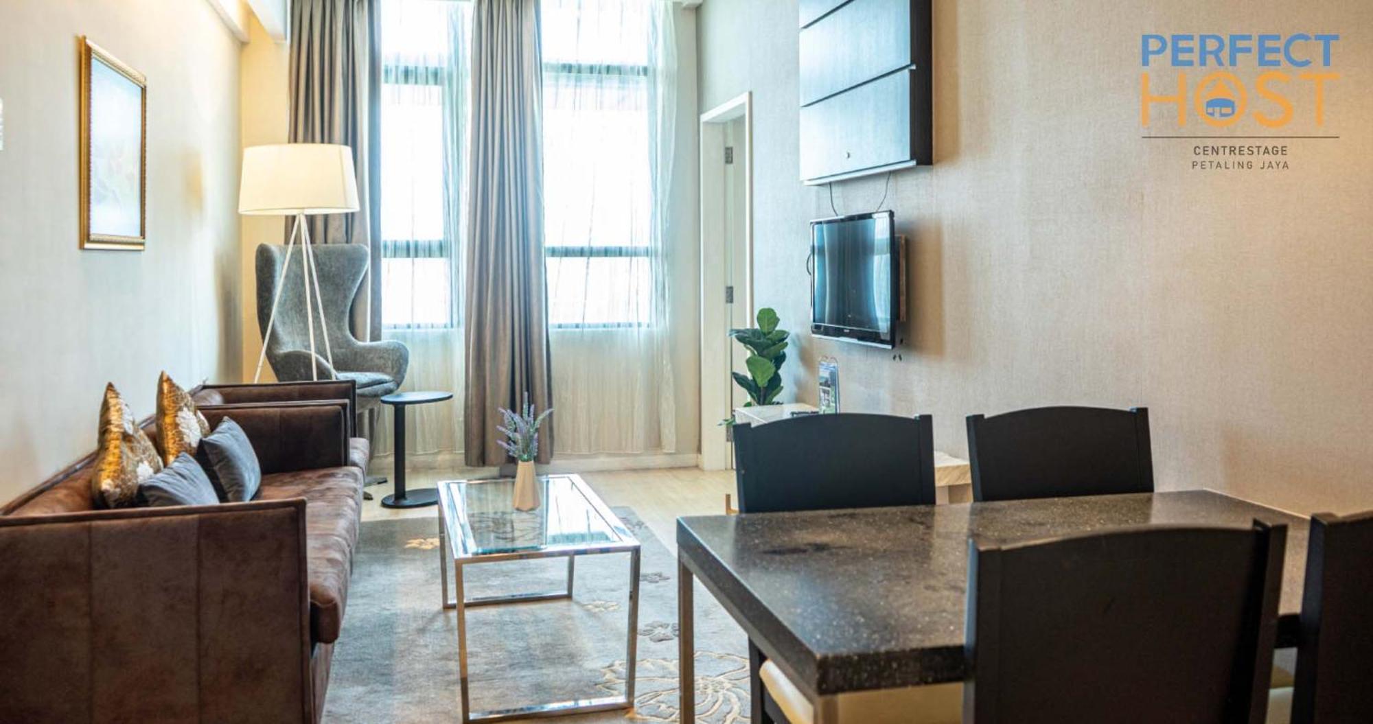 Centrestage Petaling Jaya By Perfect Host Hotel Exterior photo A living room in a serviced apartment in Warsaw, Poland