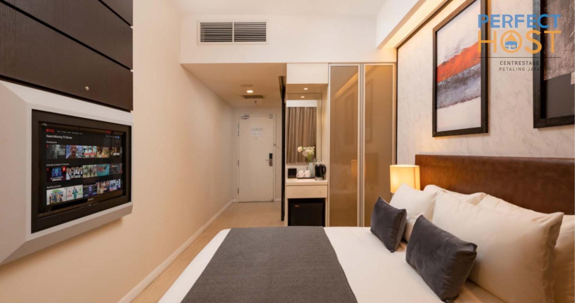 Centrestage Petaling Jaya By Perfect Host Hotel Exterior photo A room at the hotel