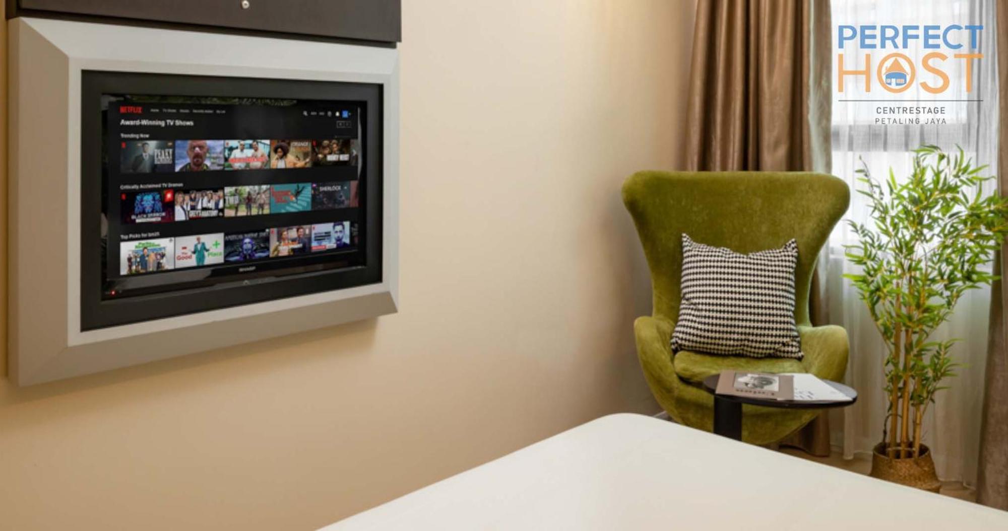 Centrestage Petaling Jaya By Perfect Host Hotel Exterior photo A television in a hotel room